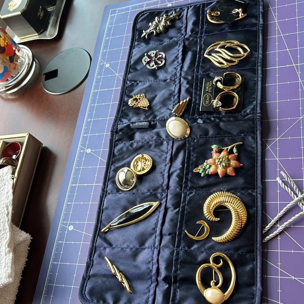 Monet collection of brooches & earrings new & old EUC  and travel pouch included - Picture 2 of 14